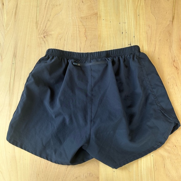 Women’s Merrell running shorts size Medium - Picture 3 of 4